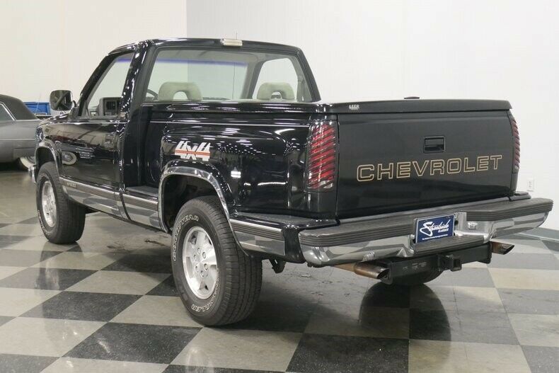 1993 Black Chevrolet C/K Pickup 1500 Pickup Truck
