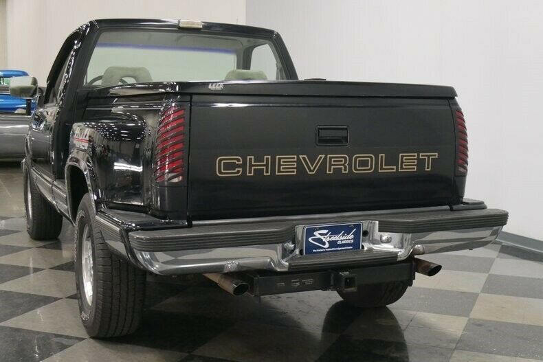 1993 Black Chevrolet C/K Pickup 1500 Pickup Truck