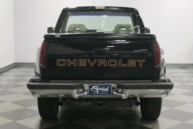 1993 Black Chevrolet C/K Pickup 1500 Pickup Truck