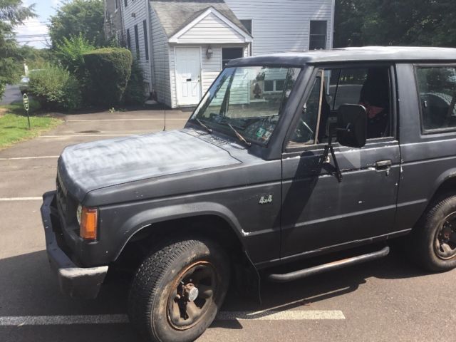 1989 Gray Mitsubishi Montero SUV