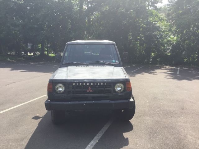 1989 Gray Mitsubishi Montero SUV