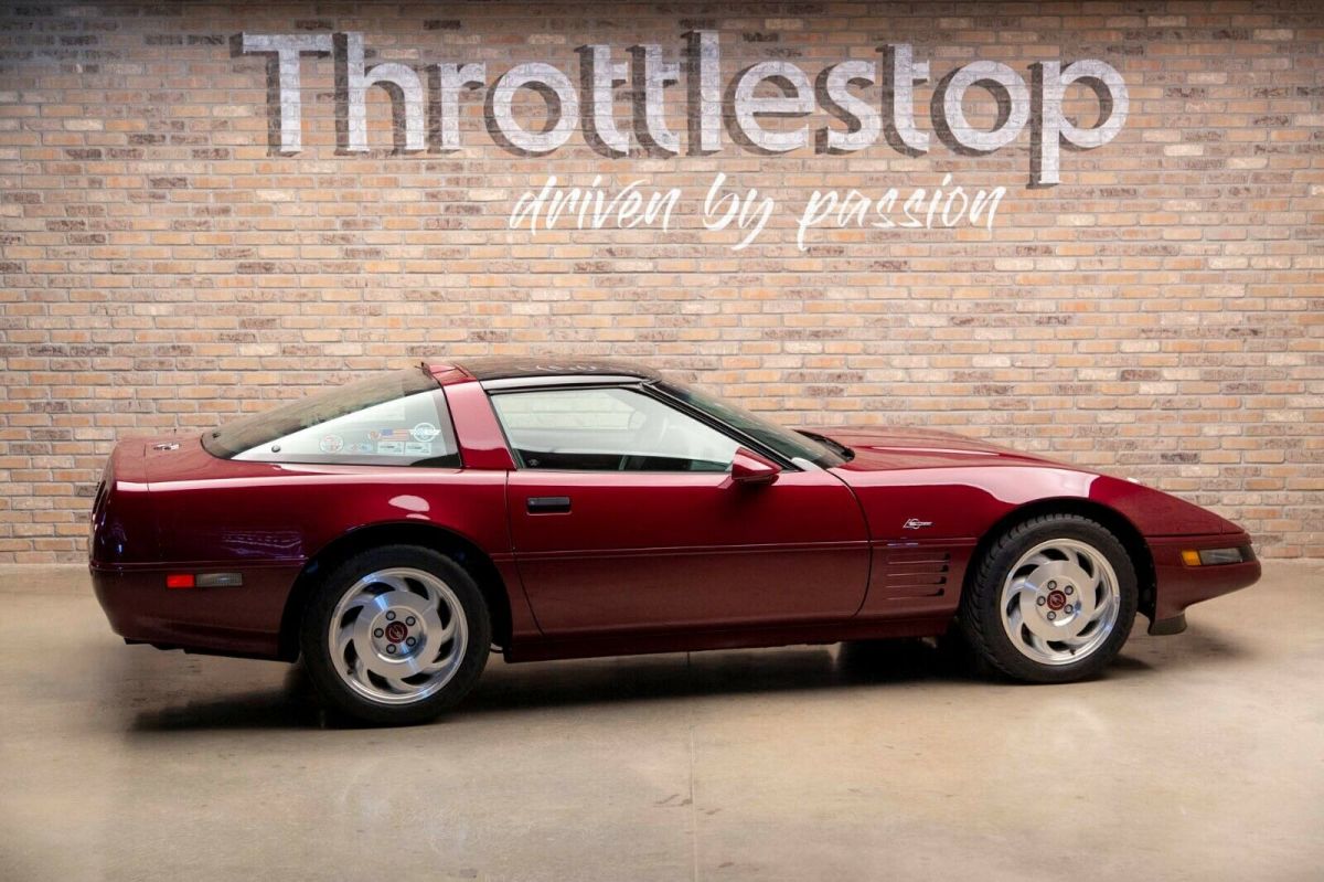 1993 Maroon Chevrolet Corvette Coupe