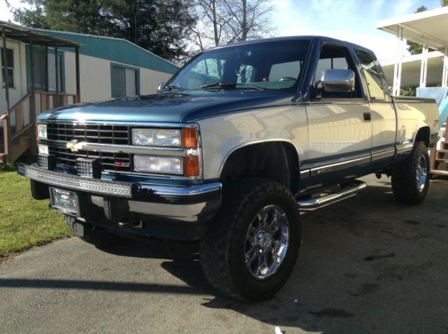 1990 Blue / silver two. Tone Chevrolet C/K Pickup 1500 Xtra cab short bed