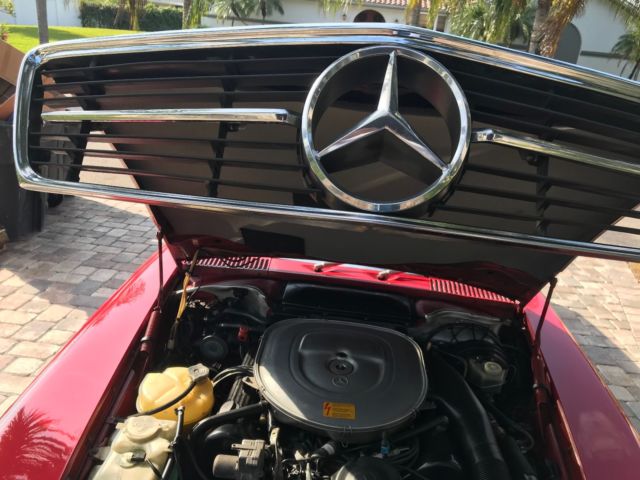 1989 Red Mercedes-Benz SL-Class Two door convertabile