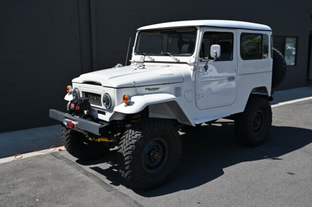 1977 Grey Toyota Land Cruiser SUV