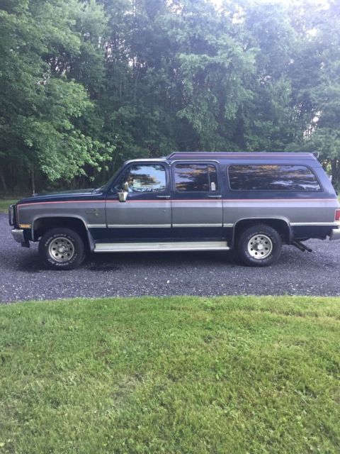 1987 Blue Chevrolet Suburban SUV