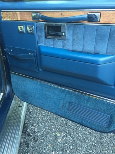 1987 Blue Chevrolet Suburban SUV