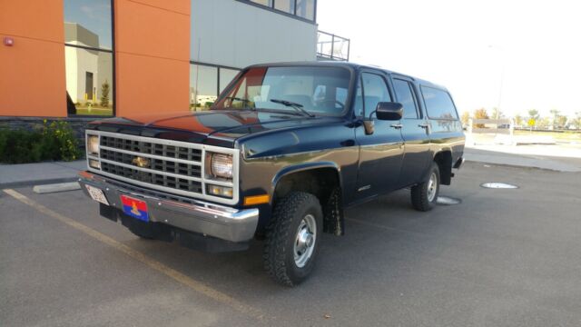 1990 Blue Chevrolet Suburban SUV