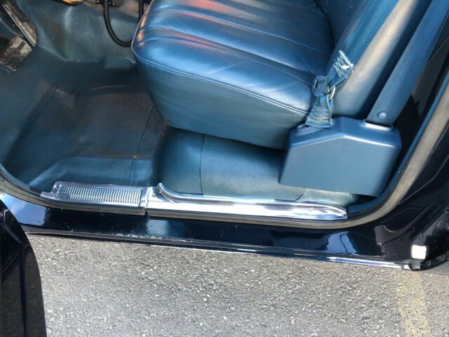 1990 Blue Chevrolet Suburban SUV