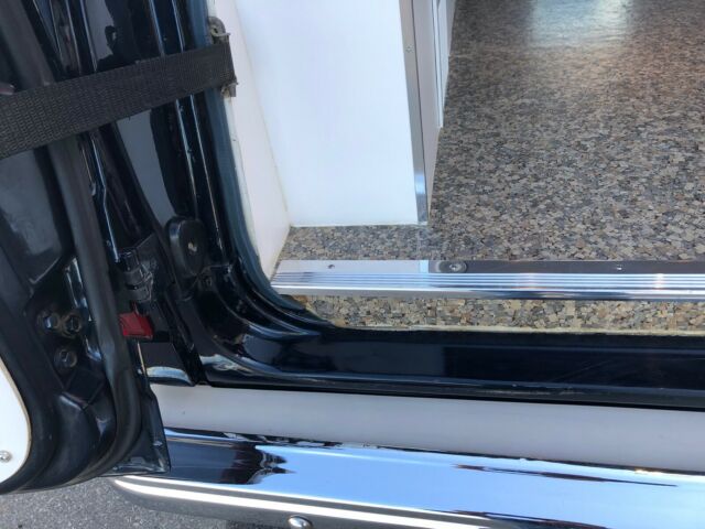 1990 Blue Chevrolet Suburban SUV