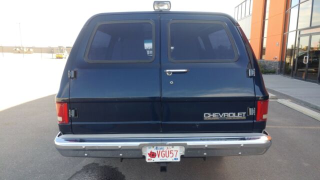 1990 Blue Chevrolet Suburban SUV