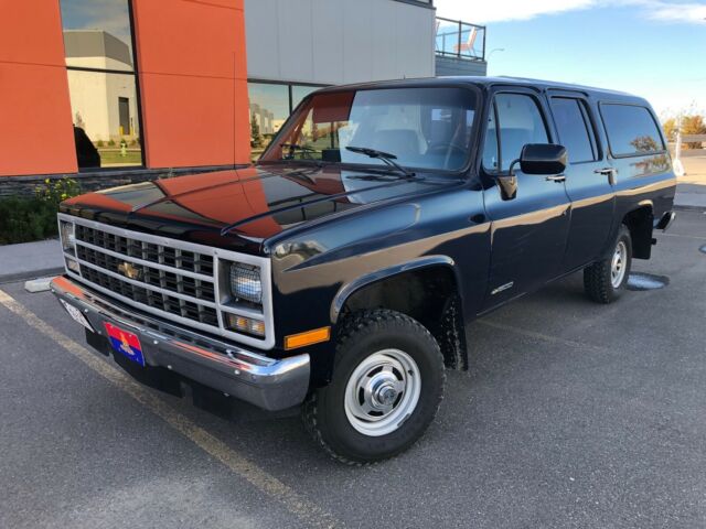 1990 Blue Chevrolet Suburban SUV