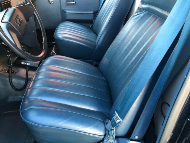 1990 Blue Chevrolet Suburban SUV