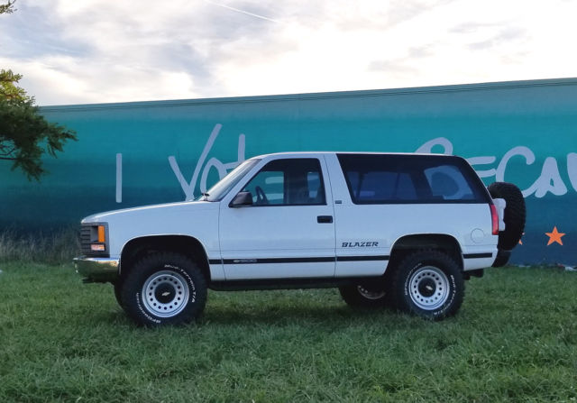 1994 White Chevrolet Blazer SUV