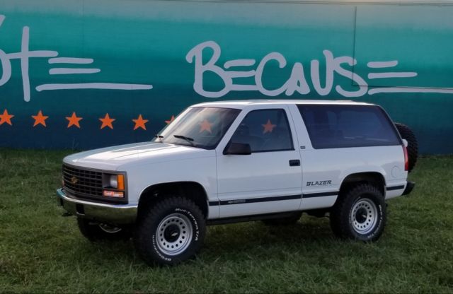 1994 White Chevrolet Blazer SUV