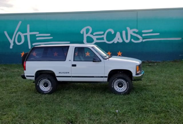1994 White Chevrolet Blazer SUV