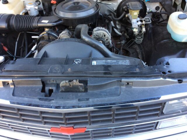 1992 Silver Chevrolet Silverado 1500 Standard Cab Pickup