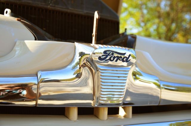 1948 Tan Ford Super Deluxe 2 Door Sedan V8 Sedan