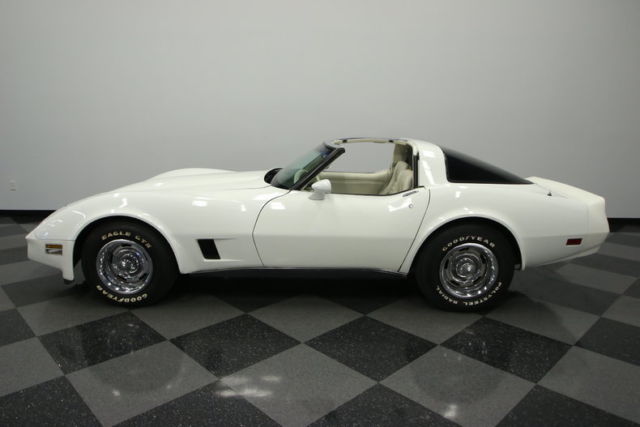1980 White Chevrolet Corvette Coupe