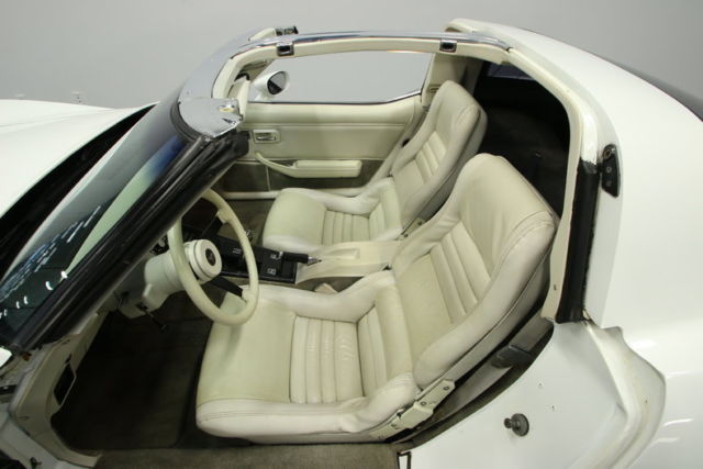 1980 White Chevrolet Corvette Coupe