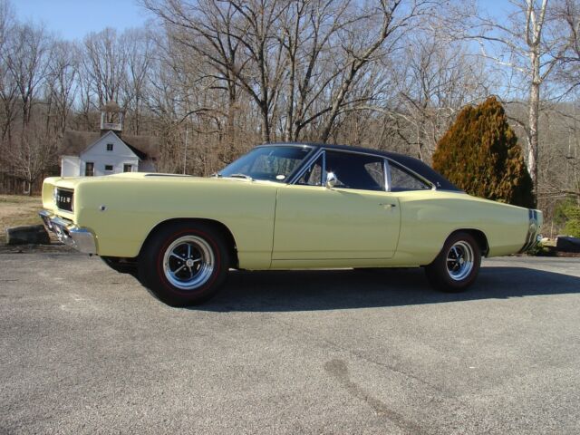 1968 Yellow Dodge Coronet 2 DOOR SEDAN (POST)