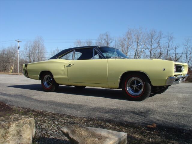 1968 Yellow Dodge Coronet 2 DOOR SEDAN (POST)