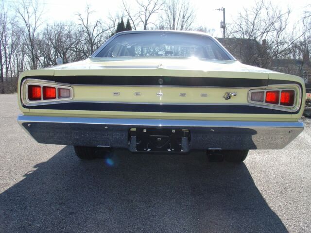 1968 Yellow Dodge Coronet 2 DOOR SEDAN (POST)
