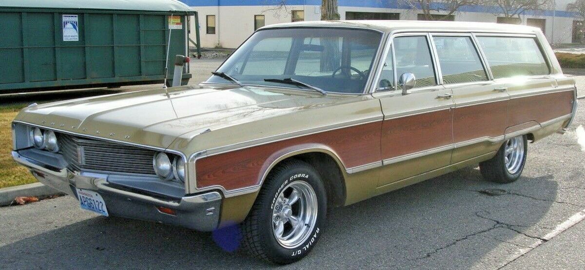 1968 Green Chrysler Town & Country Wagon