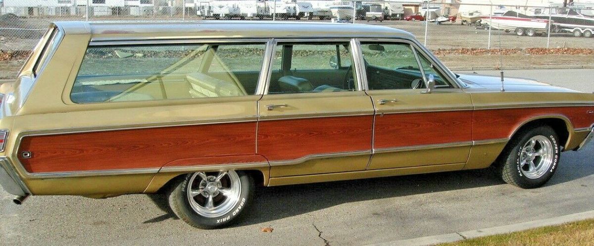 1968 Green Chrysler Town & Country Wagon