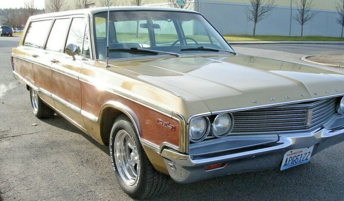 1968 Green Chrysler Town & Country Wagon