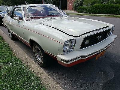 1978 White Ford Mustang Fastback