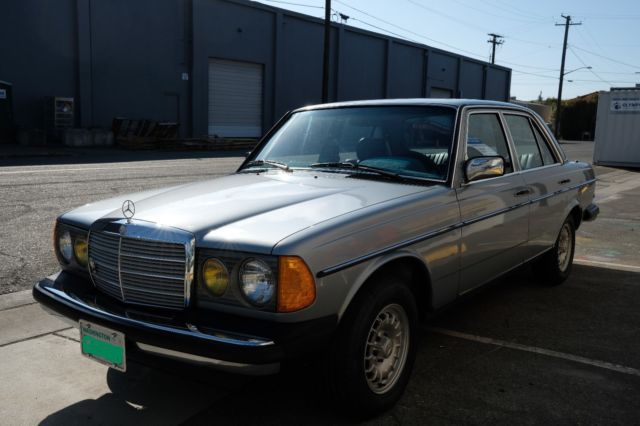 1984 Silver Blue metallic clear coat Mercedes-Benz 300-Series Sedan