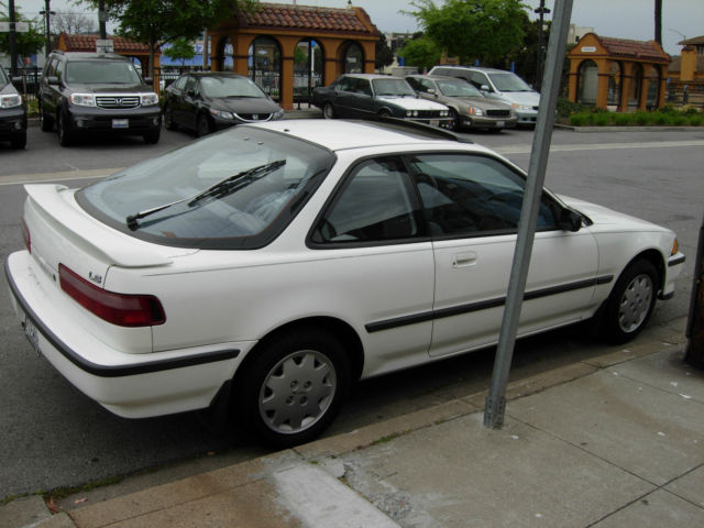 1990 White Acura Integra Coupe