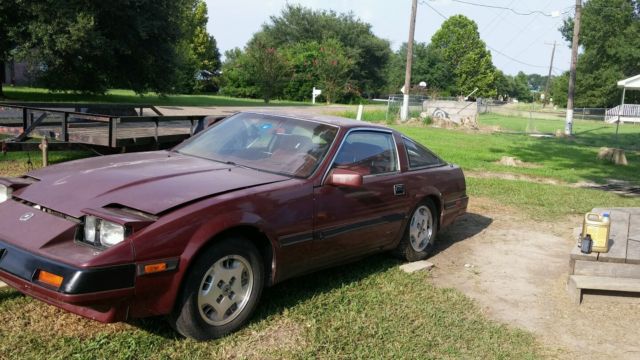 19840000 maroon Nissan 300ZX Coupe
