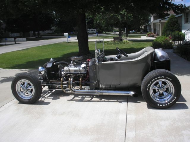 1923 Gray Ford Model T roadster