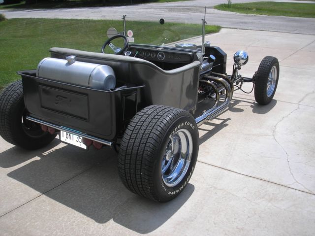 1923 Gray Ford Model T roadster