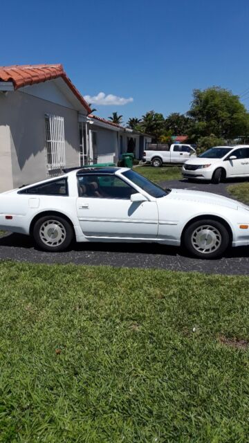 1987 Silver Nissan 300ZX Coupe/T-Top
