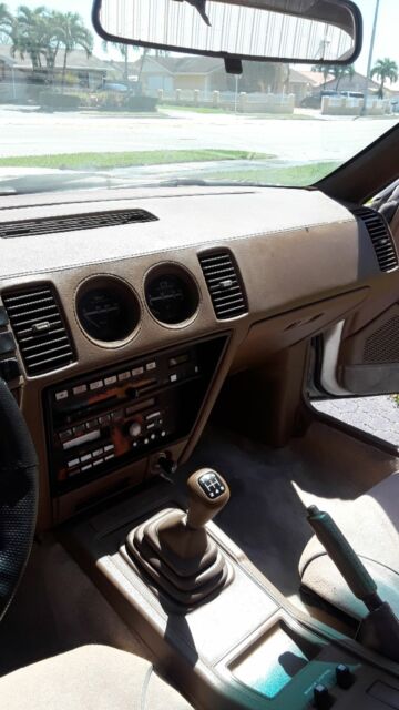 1987 Silver Nissan 300ZX Coupe/T-Top