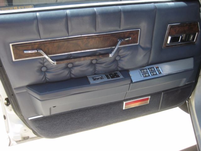 1986 White Chrysler New Yorker Sedan