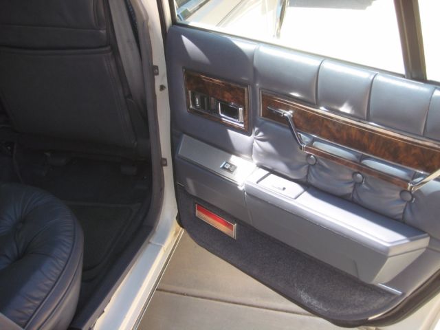 1986 White Chrysler New Yorker Sedan
