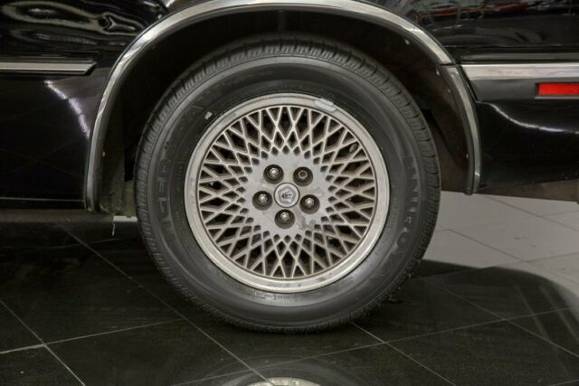 1990 Black Chrysler TC by Maserati --