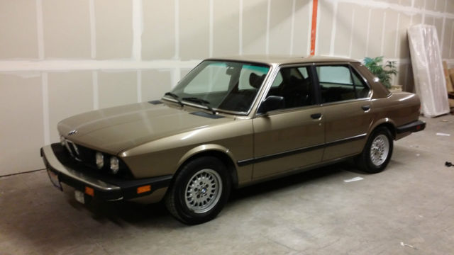 1984 Gold BMW 5-Series Sedan