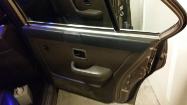 1984 Gold BMW 5-Series Sedan