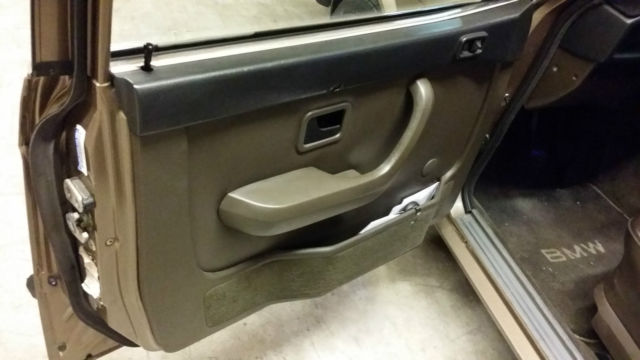 1984 Gold BMW 5-Series Sedan