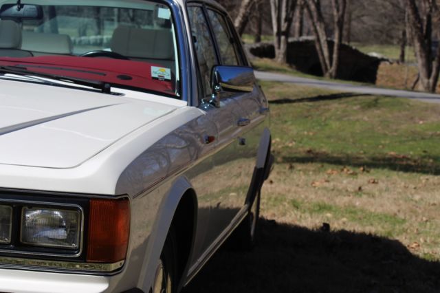 1990 White Rolls-Royce Silver Spirit/Spur/Dawn Sedan LONG WHEEL BASE