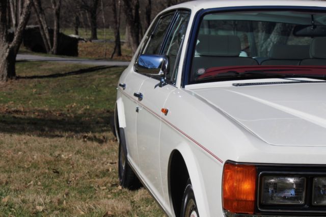 1990 White Rolls-Royce Silver Spirit/Spur/Dawn Sedan LONG WHEEL BASE