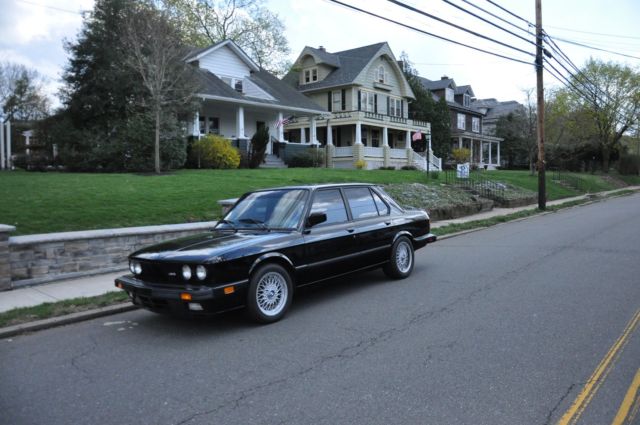 1988 BMW M5 Sedan