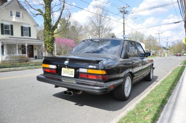 1988 BMW M5 Sedan