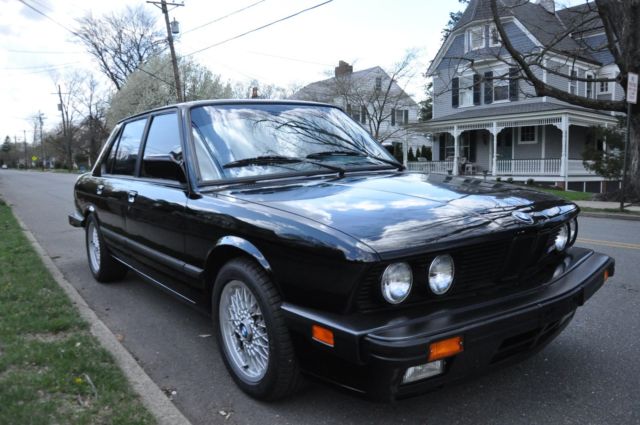 1988 BMW M5 Sedan