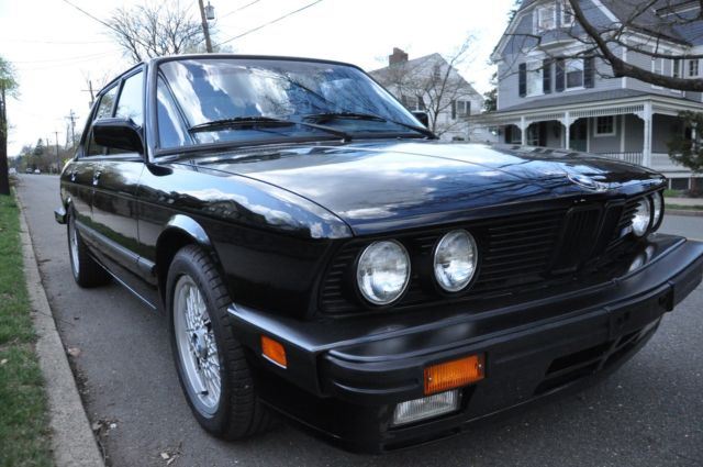 1988 BMW M5 Sedan